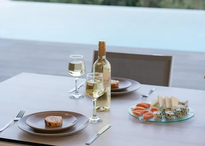 Calma Βίλα Τραπεζάκι